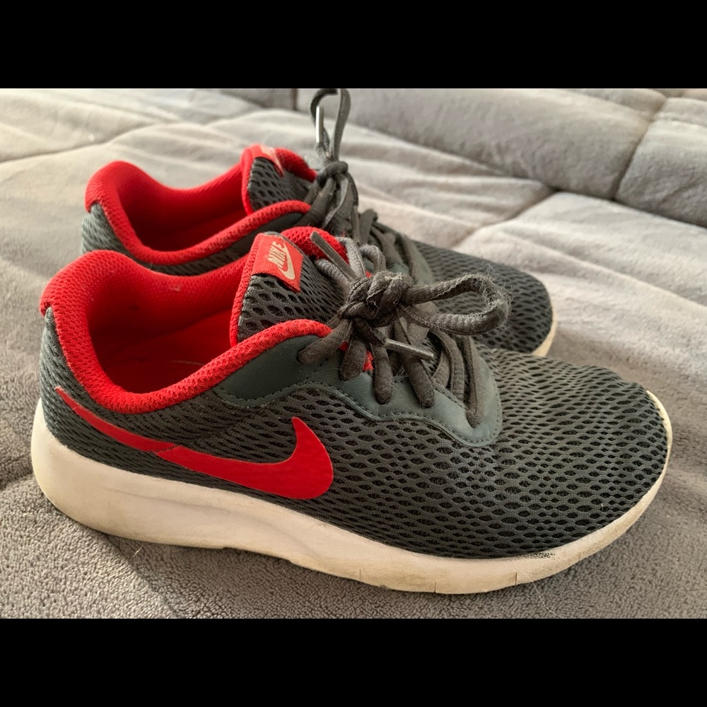 Boys Nike Sneakers size 3 Running Shoes